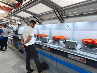 hvilket utstyr Flux-Cored Wire Welding Machines består av